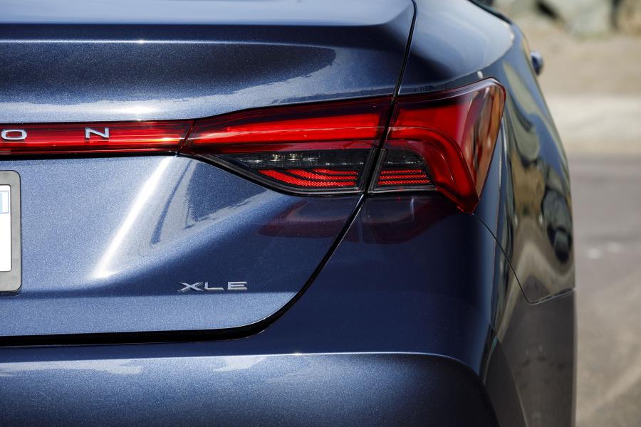 Детали экстерьера Toyota Avalon XLE 2018 года  (фото 4 из 7)